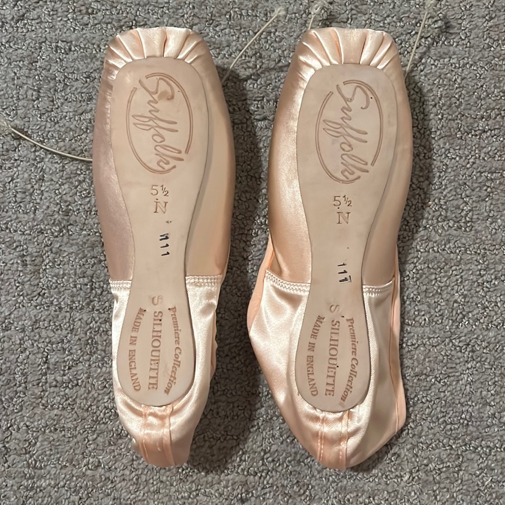 Pointe shoes - Suffolk silhouette 5 1/2 N